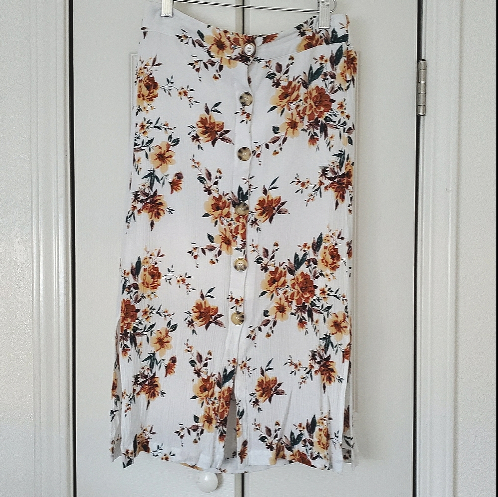 Midi floral buttoned skirt